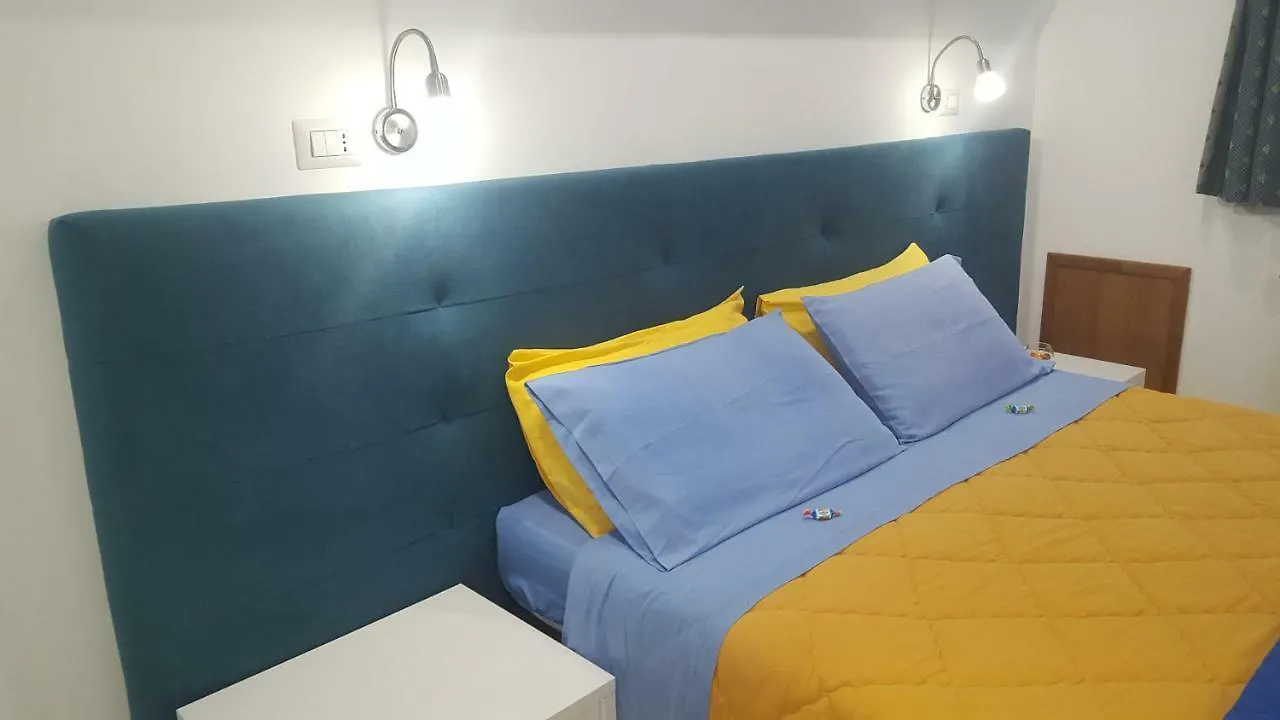 B&B Villa Letizia Castelbuono  Couette-café