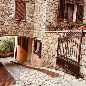 Peonia , Orgosolo Italie